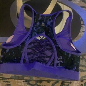 Gently worn lululemon sports bra! With keyhole lace back